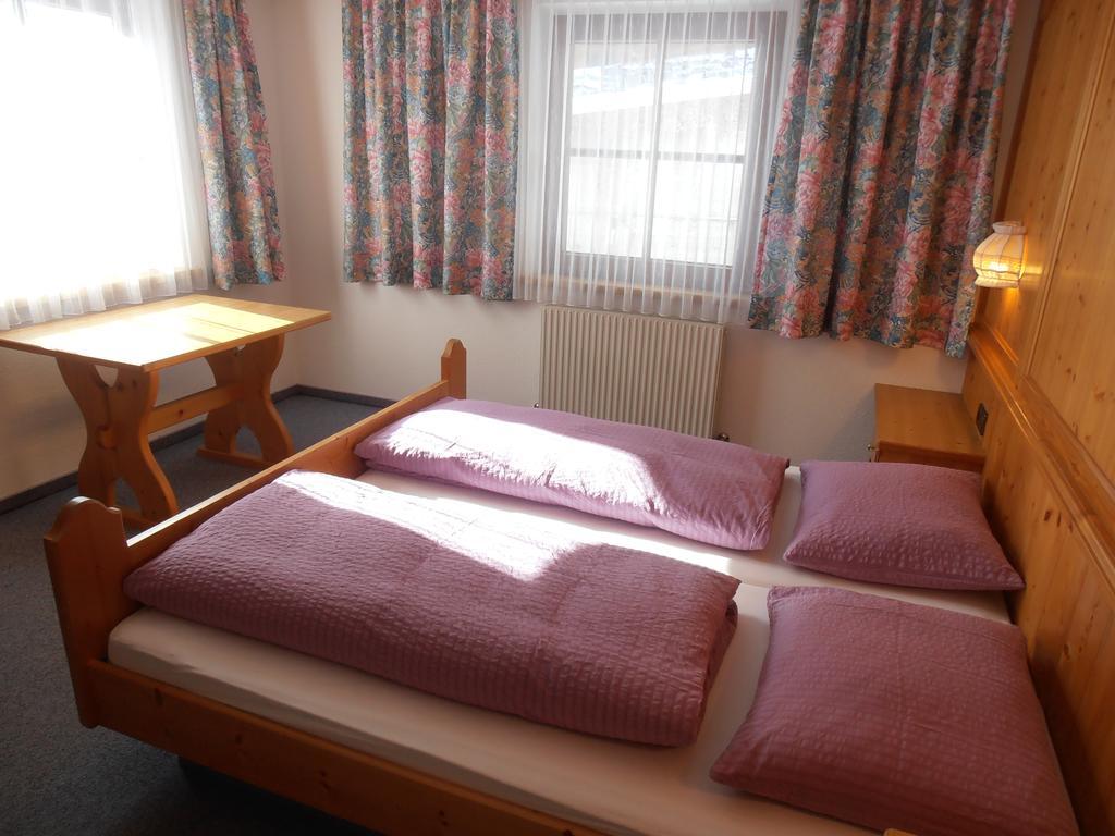Hotel Haus Dorfplatz Galtür Zimmer foto