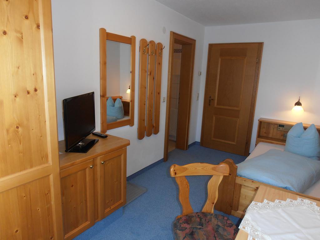 Hotel Haus Dorfplatz Galtür Zimmer foto