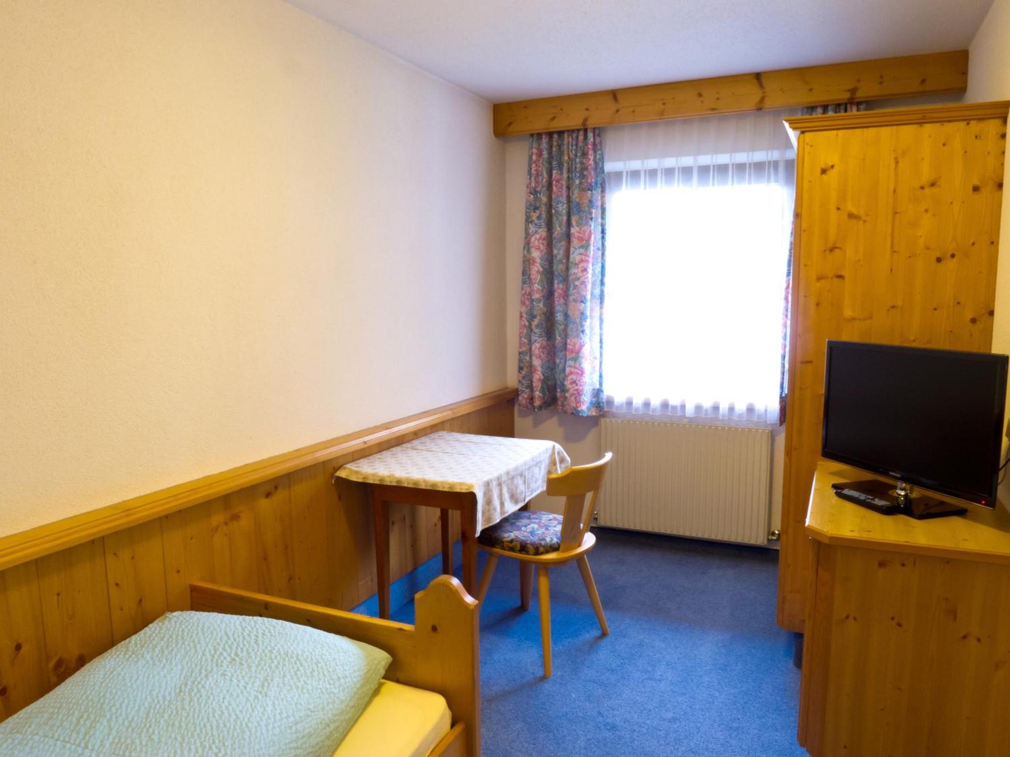 Hotel Haus Dorfplatz Galtür Zimmer foto